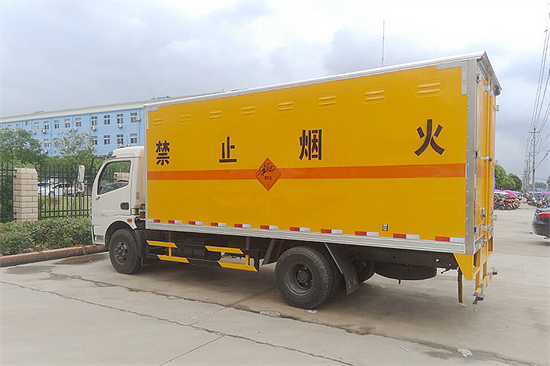 危險(xiǎn)品運(yùn)輸：如何保障安全與防范風(fēng)險(xiǎn)